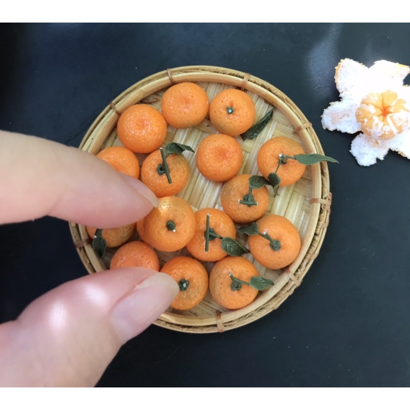 Quýt lột sẵn thu nhỏ bằng đất sét
