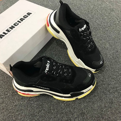 Giày Triple S màu đen