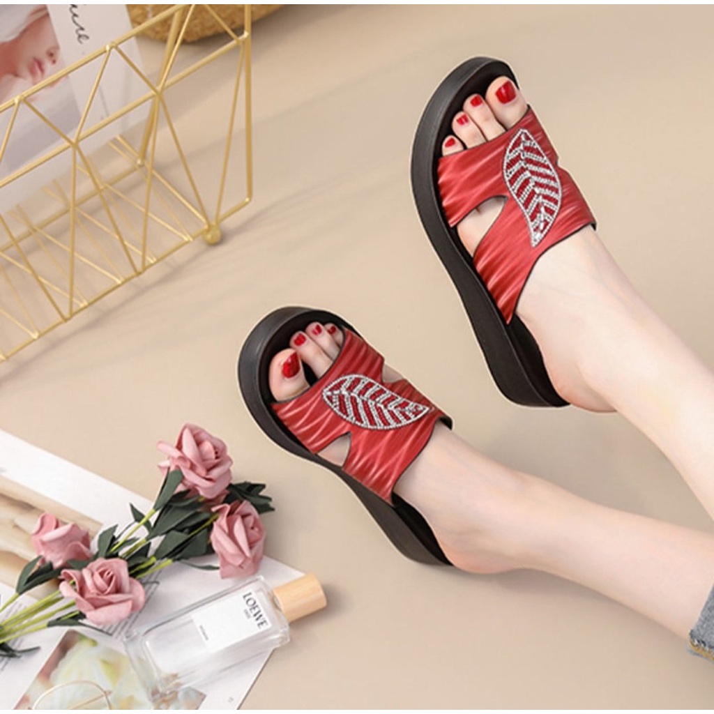 Dép xuồng chiếc lá