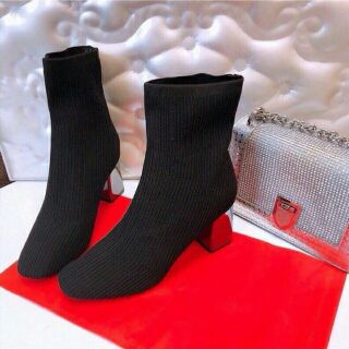 Boot len lỡ vân tăm gót bạc