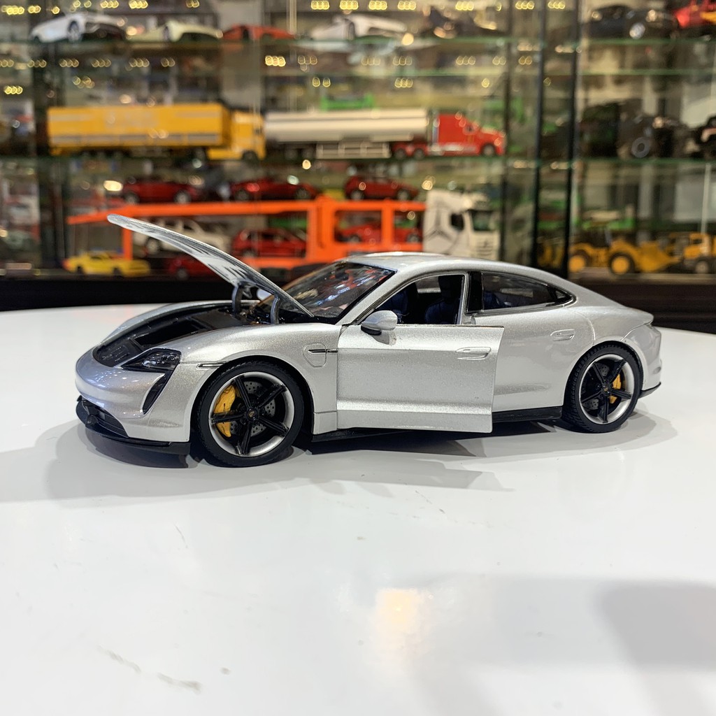 Mô hình xe Porsche Taycan Turbo S tỉ lệ 1:24 hãng Welly