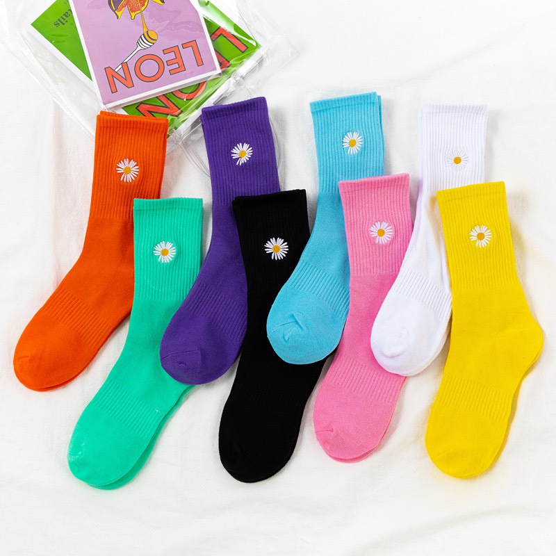 Tất thêu hoa cúc cao cổ