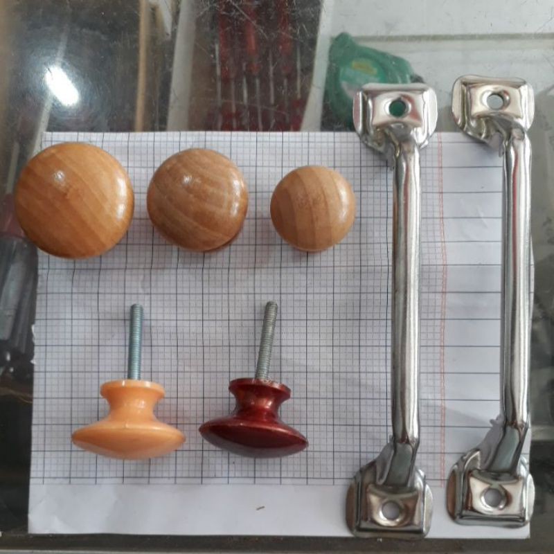 Núm tủ, tay nắm