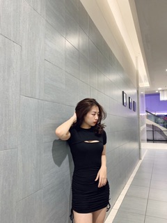 Váy rút dây khoét ngực
