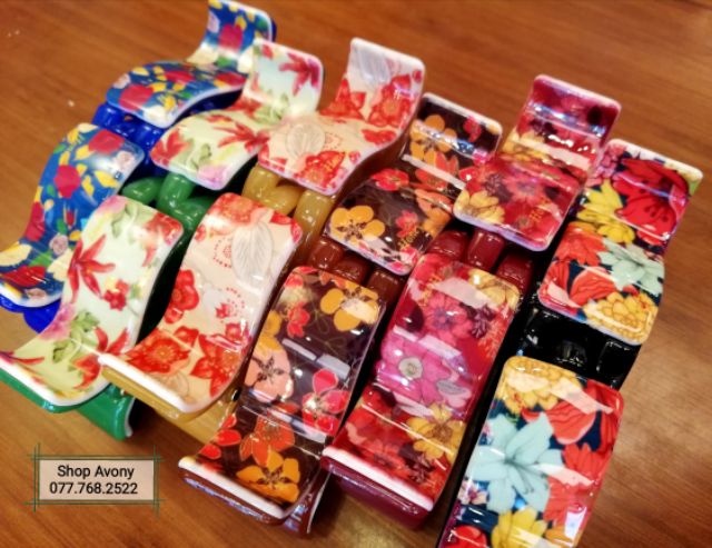 Kẹp tóc càng cua 3 răng in hoa tông màu tối - Honey