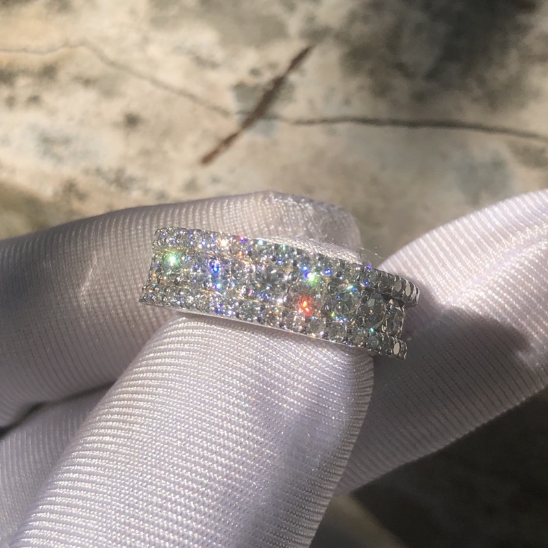 Nhẫn Moissanite: Hàng giữa 10 viên 3ly, viên tấm Moissanite; Chất liệu cao cấp