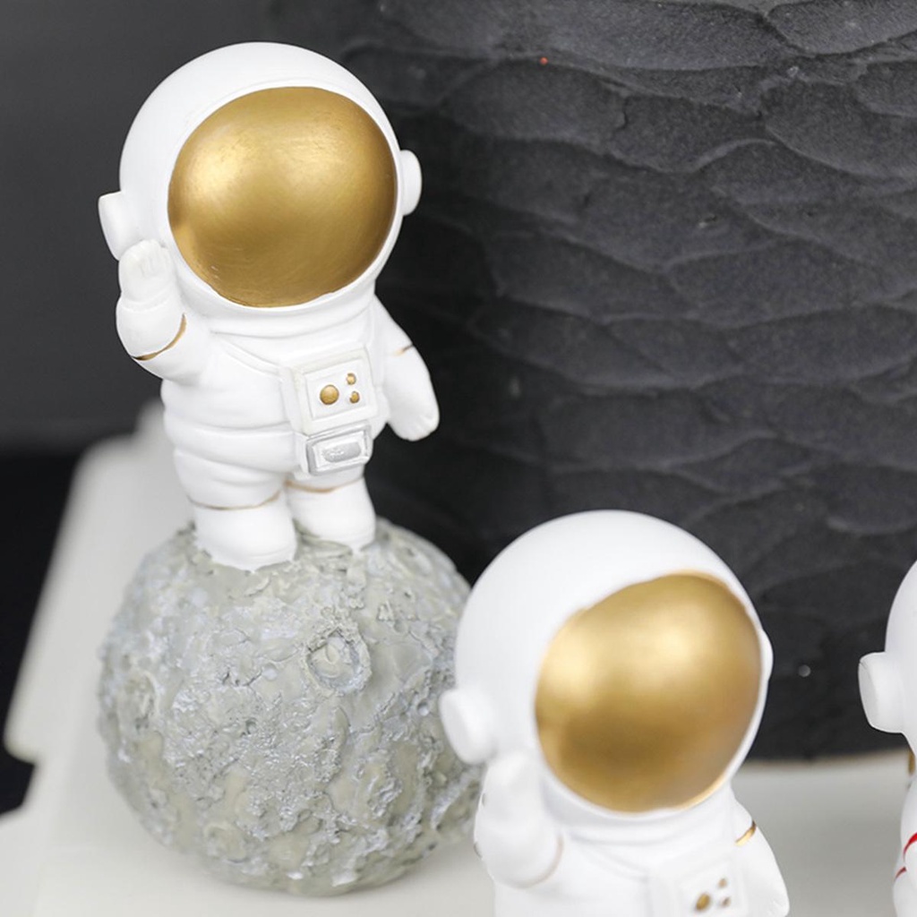 Đồ trang trí Phi Hành Gia Để Bàn Trang Trí Không Gian
