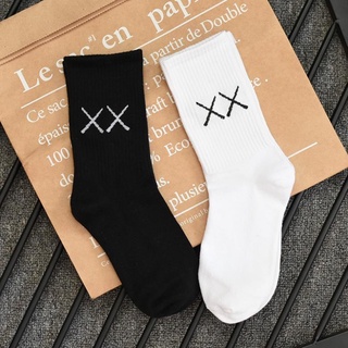 Tất unisex chữ XX co giãn tốt, vớ unisex chữ XX cá tính nổi bật, vớ nam nữ chữ XX năng động, độ dày vừa phải thoáng mát.