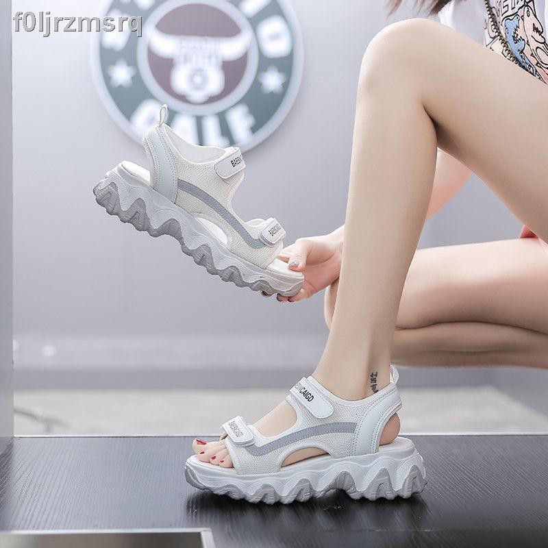 ✕✓Dép kéo lại nữ 2021 mới mùa hè khóa dán đáy phẳng bãi biển bố học sinh phù hợp tất cả các trận đấu giày thể thao