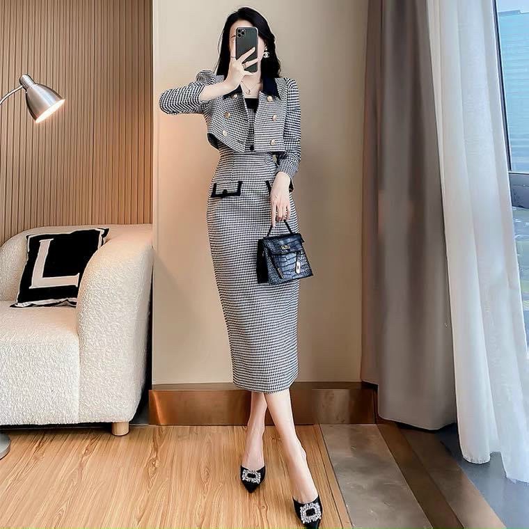 Set đầm váy nữ 2 dây mix áo khoác croptop dài tay sang chảnh với họa tiết sọc caro đính nút dành cho các nàng đi chơi