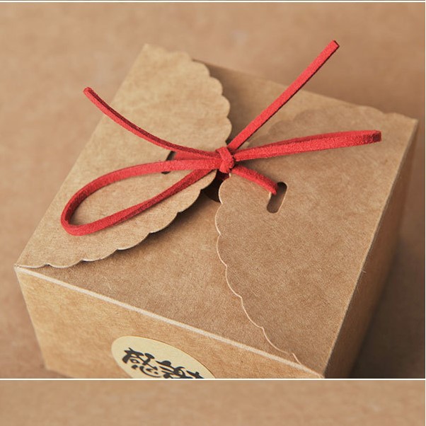 Hộp quà kraft vuông nắp cài thắt nơ kèm rơm lót, hộp giấy kraft mini 2 màu | BigBuy360 - bigbuy360.vn