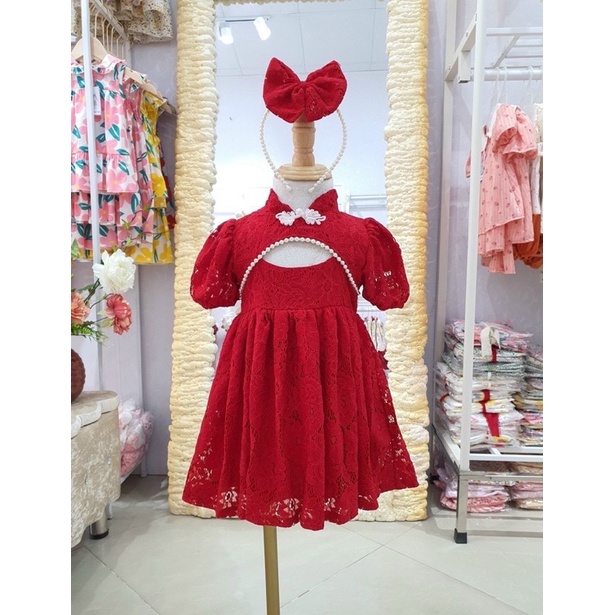 Váy ren cổ tàu đỏ đính ngọc xinh xắn cho bé mặc Tết