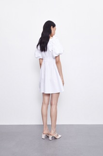 Đầm trắng Urban Revivo (thay tag)