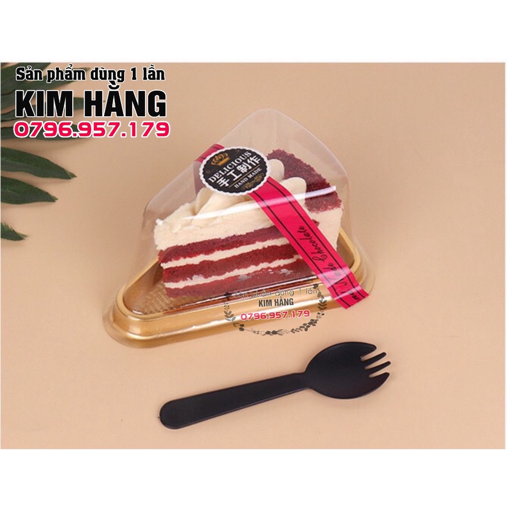 100 Hộp tam giác A03 đế vàng đựng bánh bông lan , đựng bento cake,.....