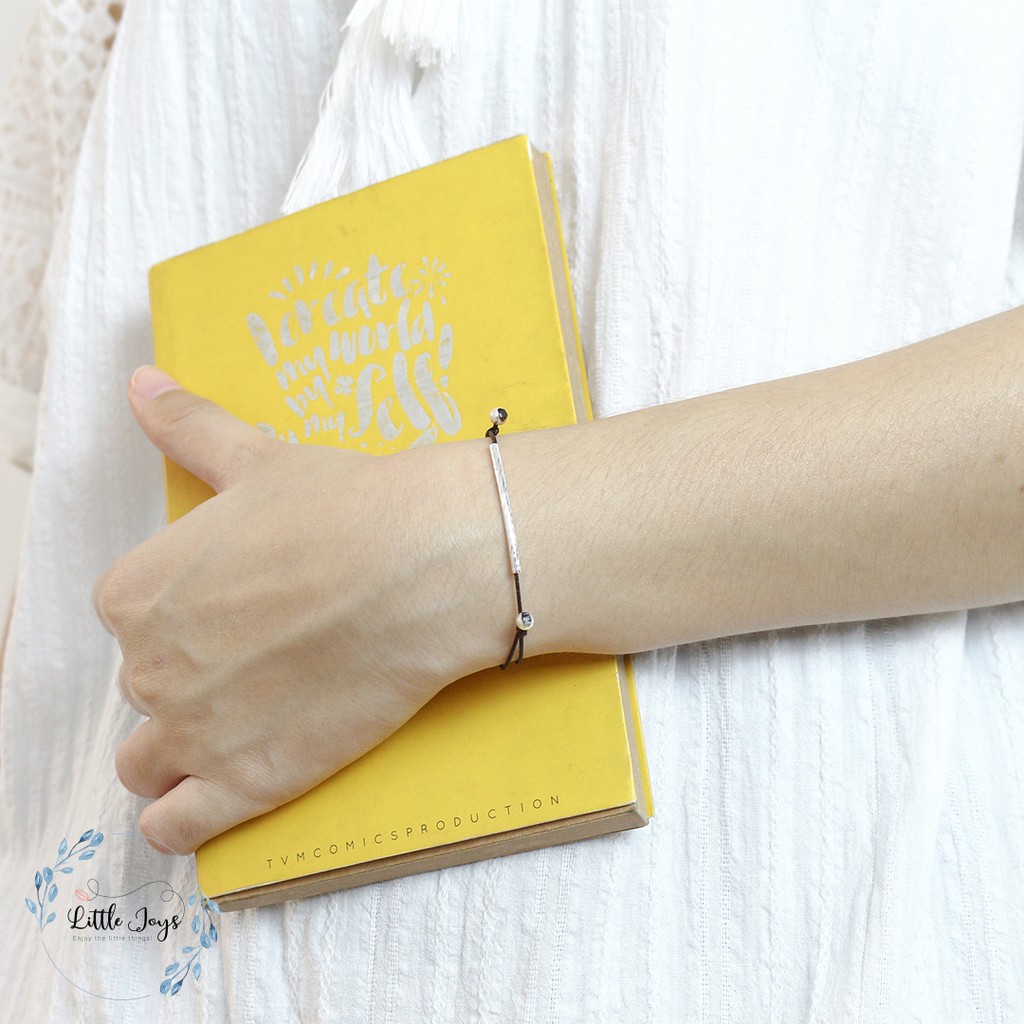 Vòng tay handmade sợi chỉ mảnh có tổng cộng 6 màu khác nhau