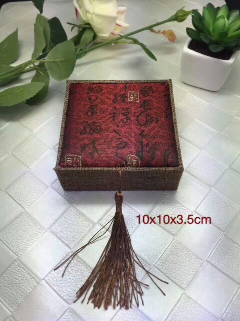 Hộp gấm chữ tàu đựng vòng, lắc tay kt 10x10cm