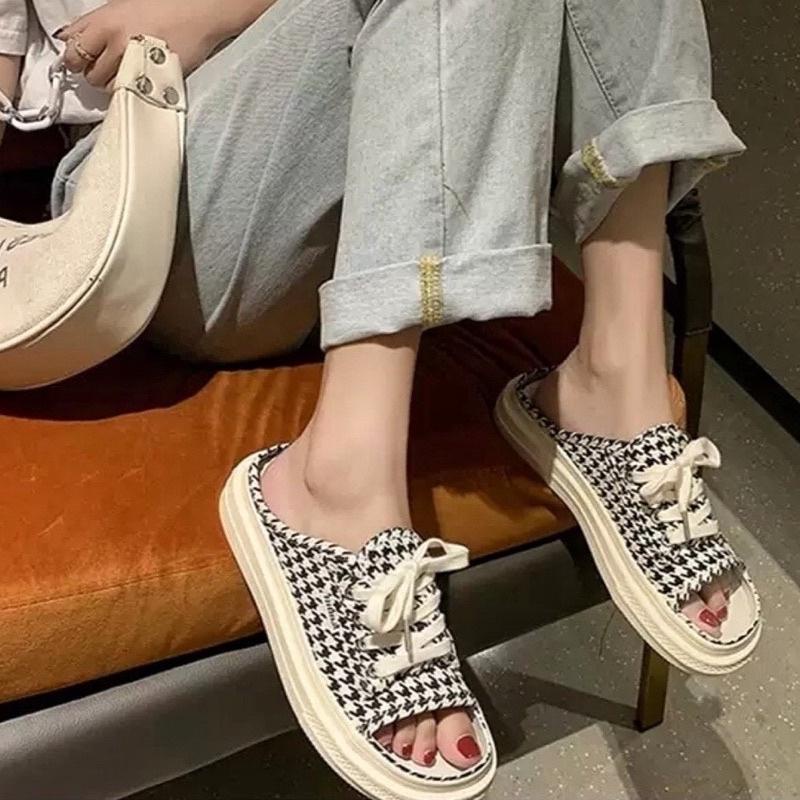 Sục thể thao nữ, sục nữ dây buộc hở mũi đế bánh mì hai màu đen, kẻ caro size 35-39