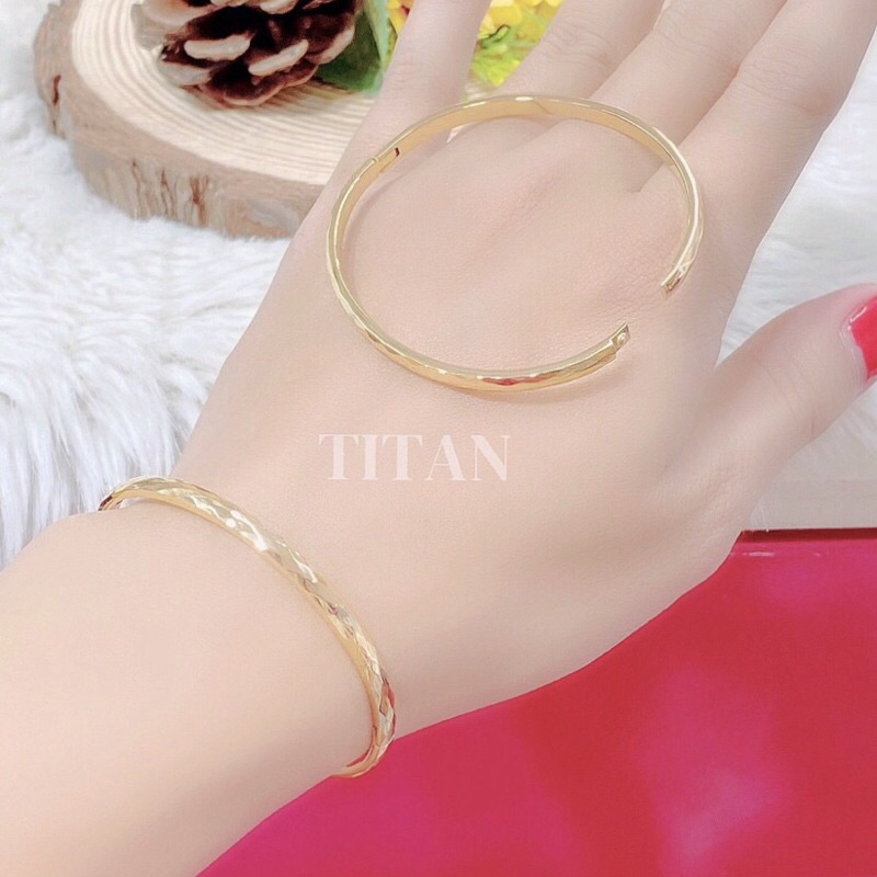 Vòng tay titan trơn khoá cài cam kết không đen không gỉ VT52