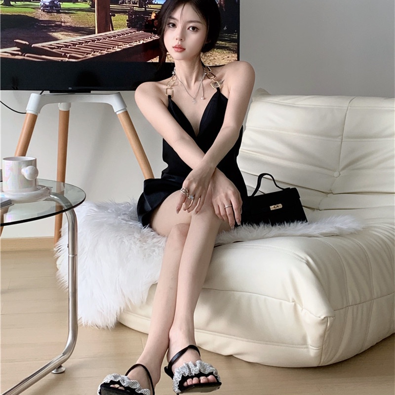 Đầm Dây Hở Lưng Thiết Kế Quyến Rũ Hợp Thời Trang