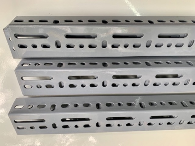 Thanh sắt V lỗ đa năng 30x50x1,8mm dài 2m