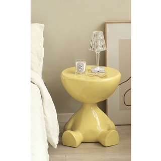 Bàn cafe mini hình động vật đặt cạnh sofa phong cách Bắc Âu