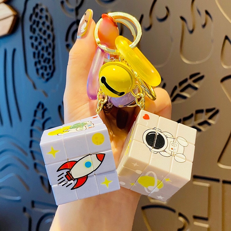 Móc Khoá Rubik Hình Vũ Trụ Du Hành