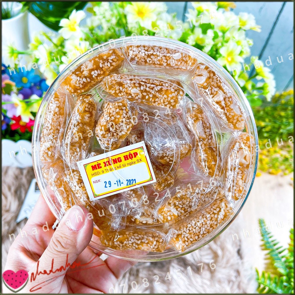 Một hộp kẹo mè xửng đậu phộng mè dẻo Hoàng Bách đặc sản Huế hộp 350gam