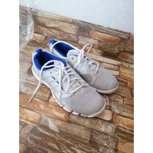 Giầy dép cho khách