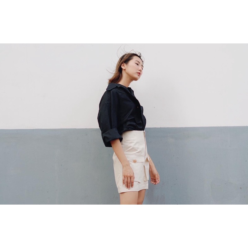 Áo sơ mi oversized dáng rộng cúc lệch cá tính dành cho nữ Cafeine Studio