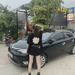 Áo thun tay lỡ in bông hoa