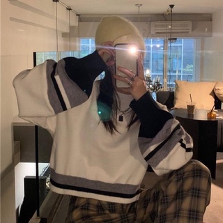 Áo len croptop hoạ tiết kẻ