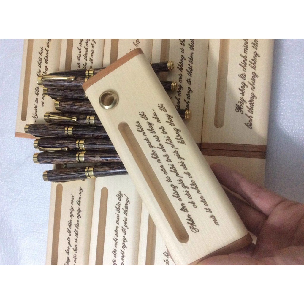 Bút trầm hương sánh VN khắc tên theo yêu cầu miễn phí