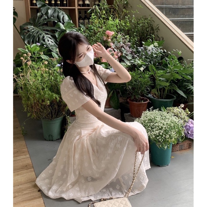 ĐẦM MIDI NUDE HOA NỔI CỔ V ĐẮP CHÉO TAY BỒNG