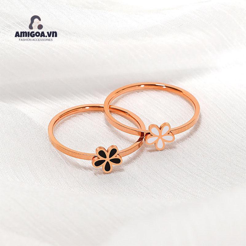 Nhẫn Khắc Hình Hoa Cúc Nhỏ Màu Trắng Đen Thời Trang Hàn Quốc