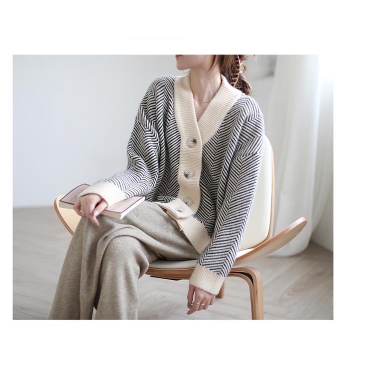 Áo cardigan kẻ sọc chéo len đan dày dặn sang chảnh | BigBuy360 - bigbuy360.vn