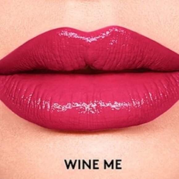Buxom Va-Va-Plump Shiny Liquid Lipstick màu Wine Me