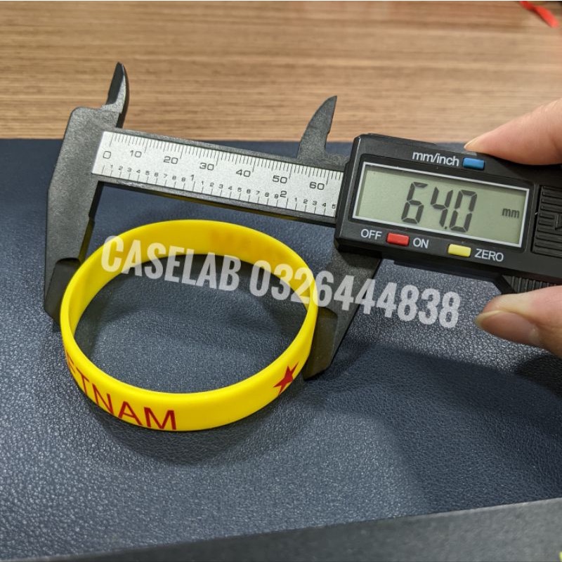 Vòng đeo tay cao su cổ động Việt Nam