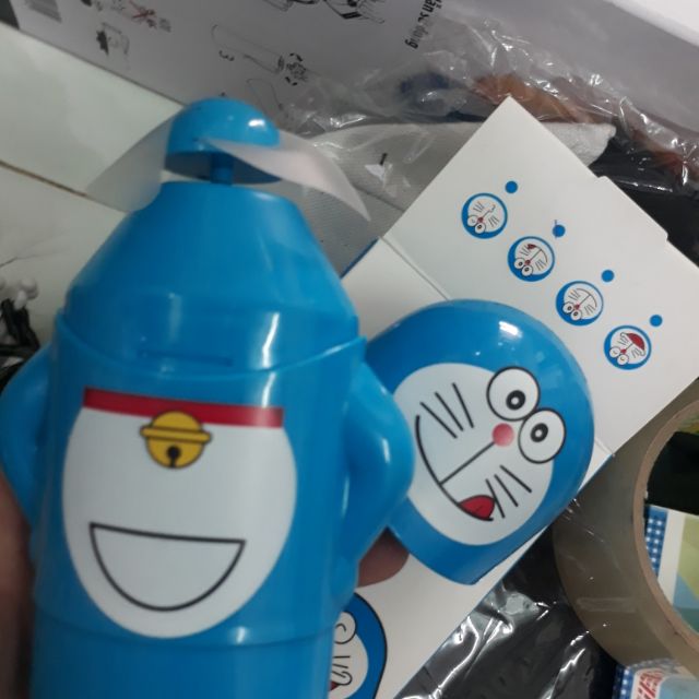 Quạt mini cầm tayQuạt mini cầm tay nhiều mẫu mã: cầm tay có đế, Đô rêmon, khủng long, giá 50k_53k/ cây.mua 5 cây giá 250