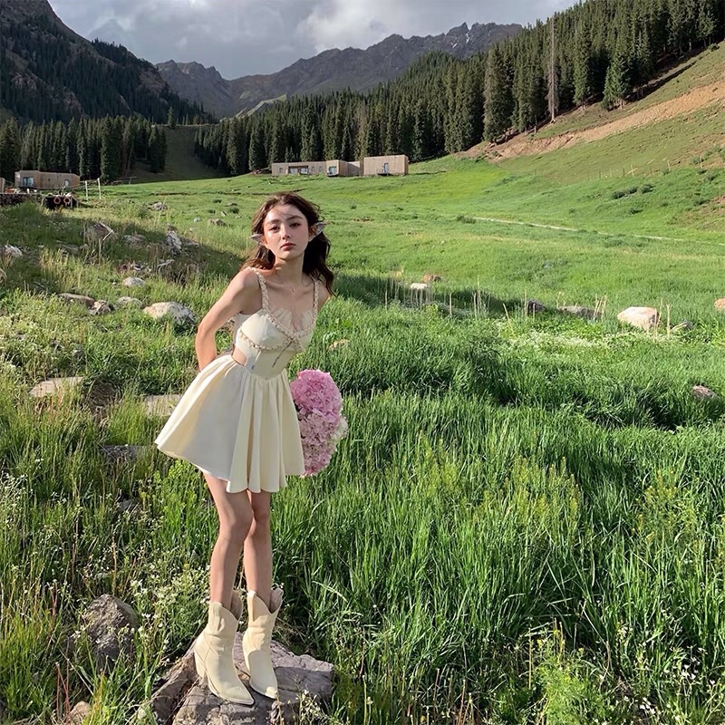 Đầm 2s khoét eo nữ tính