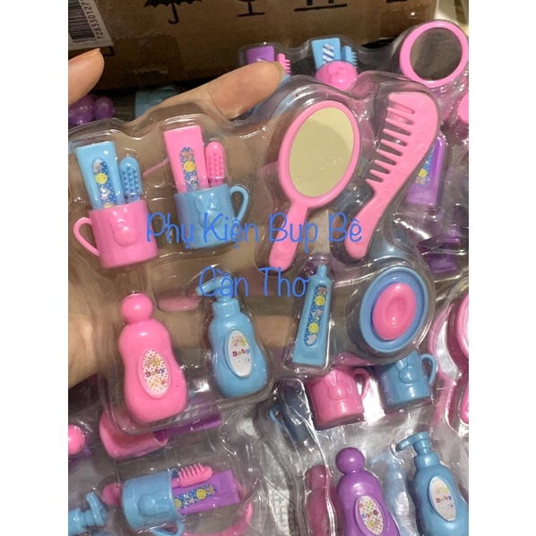 Set phụ kiện gương lược, bàn chải đánh răng, sữa tắm cho bup bê Barbie, Xinyj, Doris…