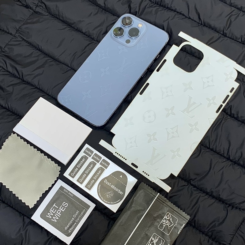 Miếng dán dẻo PPF lưng trong hinh họa tiết L.V, nhám, bóng 7 màu cho các đời iphone
