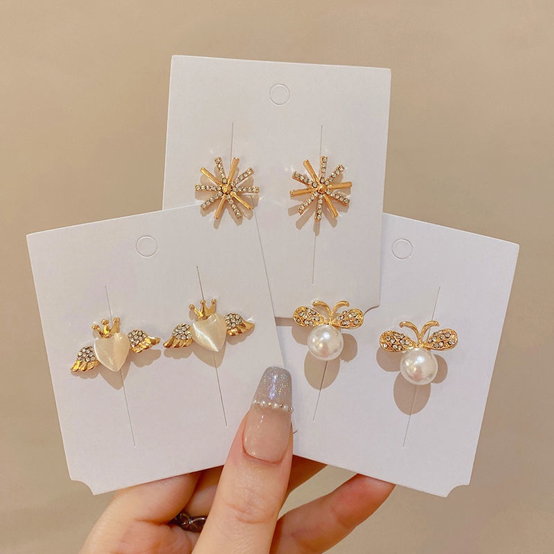 Phụ Kiện Cố Định Cổ Áo Không Đường May Tiện Dụng