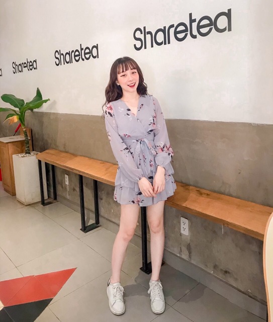 JUMPSUIT HOA TẦNG CỔ V CỘT EO