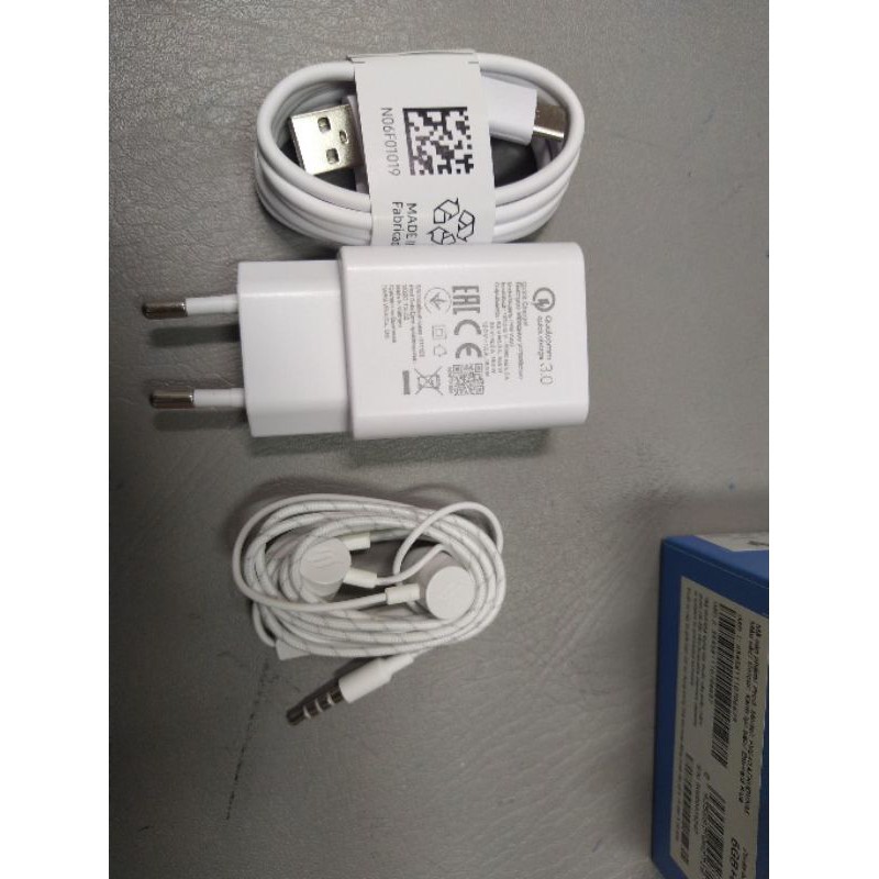 VSMART, Adapter, củ sạc nhanh 18W Qualcomm Quick Charge 3.0 Vsmart chính, cáp sạc, tai nghe vinsmart vsmart