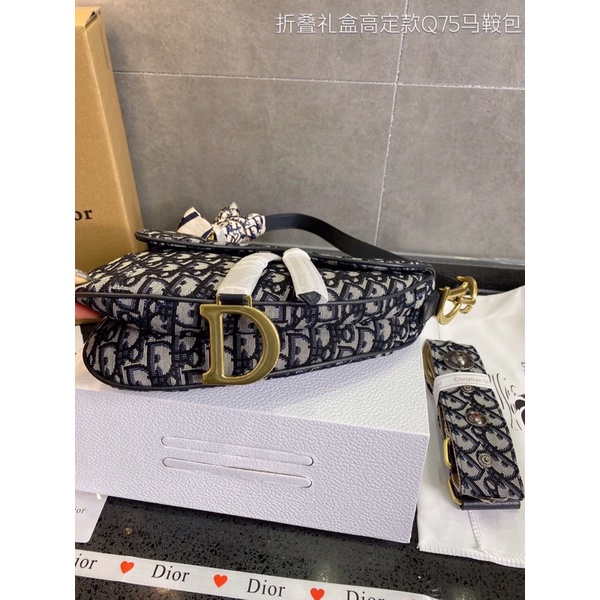 Túi xách diỏr Yên Ngựa hàng thêu sz 20 và 25 order trung