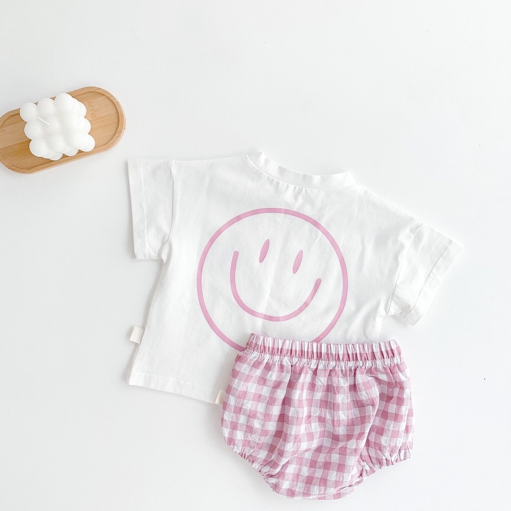 Set đồ 2 món gồm áo thun cotton in hình mặt cười và quần short cho bé sơ sinh