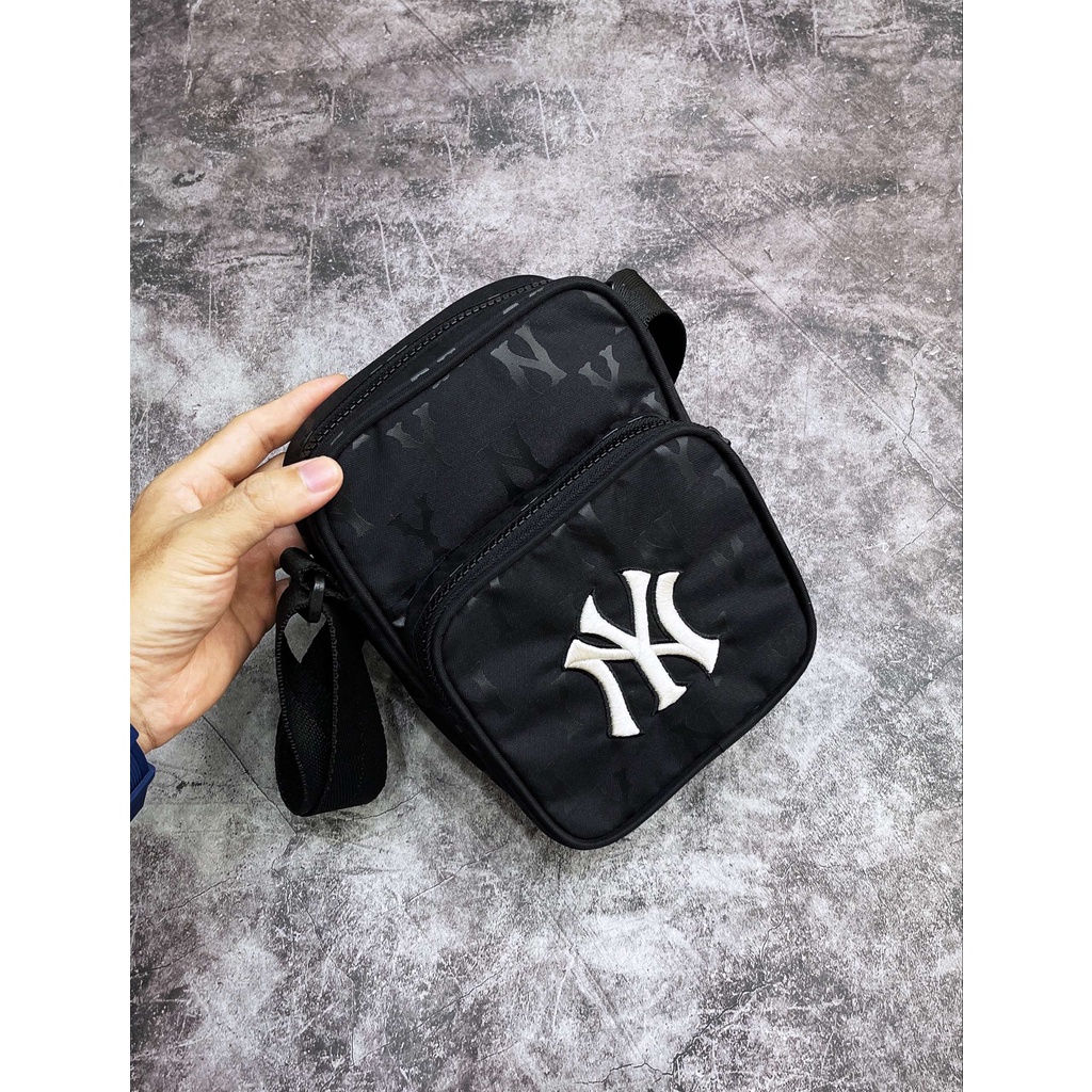 Túi Đeo Chéo NY Monogram Mini Bag Black B403