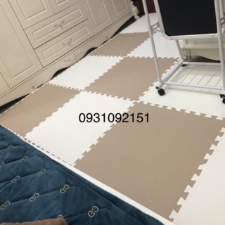 Thảm xốp lót sàn kem và trắng (có viền)