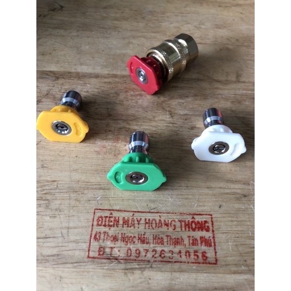 Bộ 4 béc phun cao áp và đầu bi nối nhanh 14mm, Đầu béc gắn vào súng xịt rửa của máy rửa xe cao áp