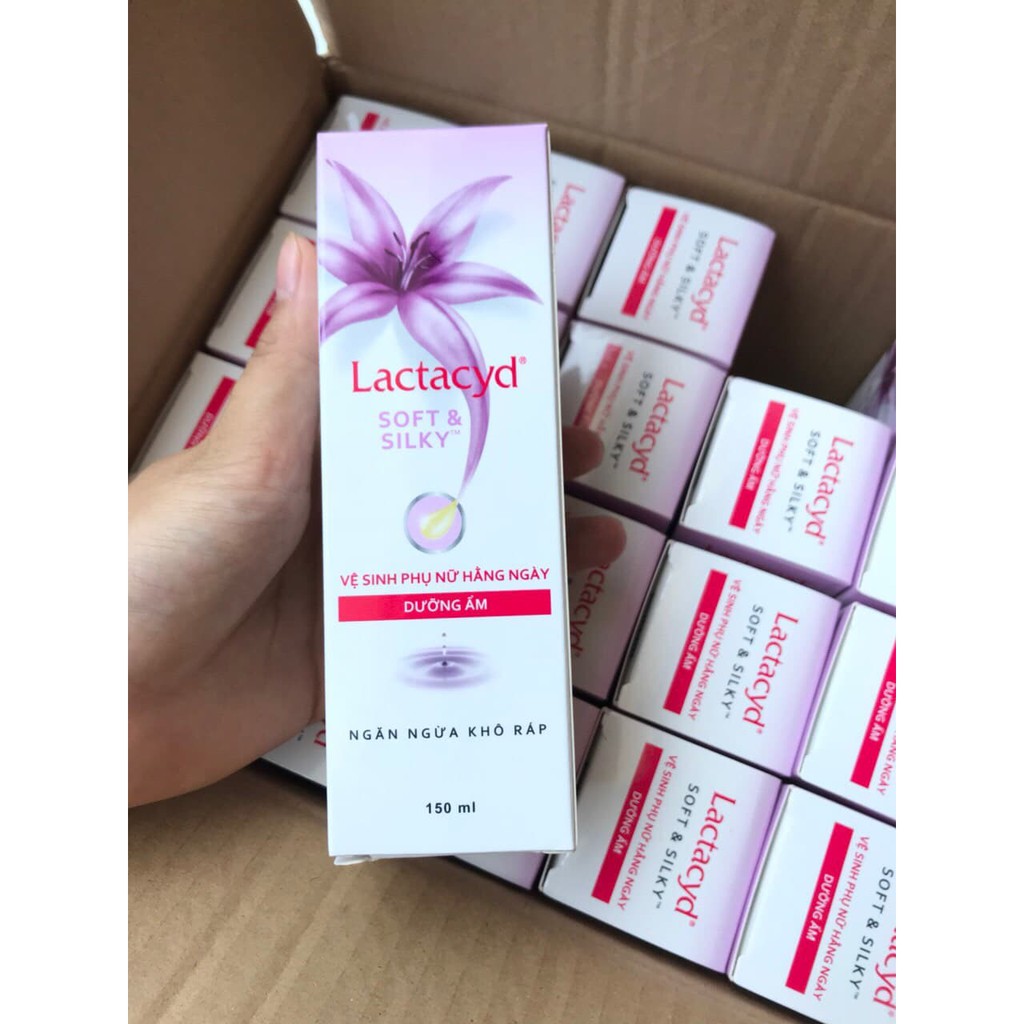 Dung Dịch Vệ Sinh Phụ Nữ Lactacyd - Lá trầu không